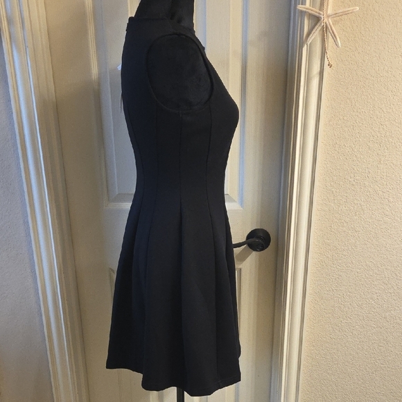 Elegant Black Sleeveless Mini Dress - Picture 6 of 16